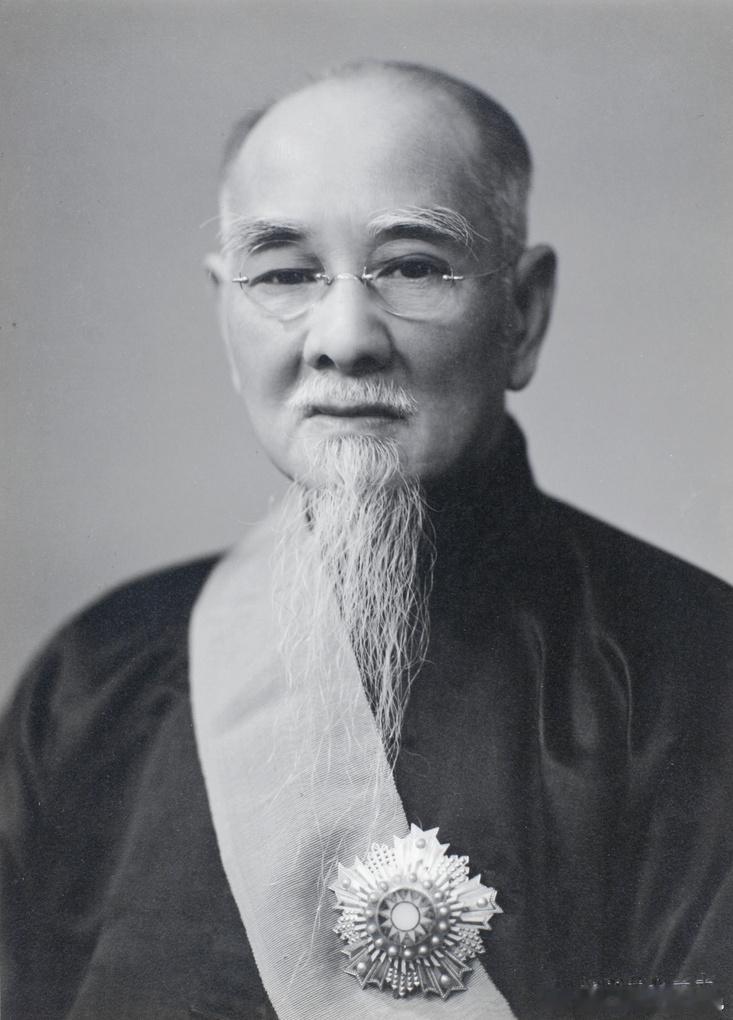 秉常吾兄大使記念 // 林森