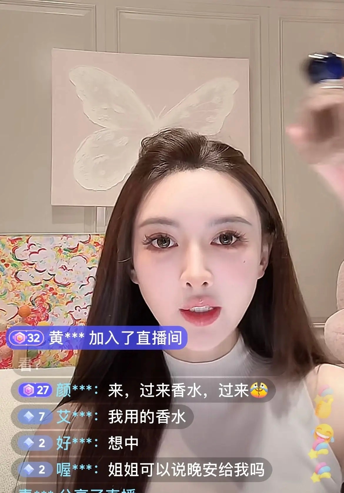 7月25日晚上十点，黄晓明女友叶珂出现在直播间，叶珂今晚上就是聊天，不卖货，可是