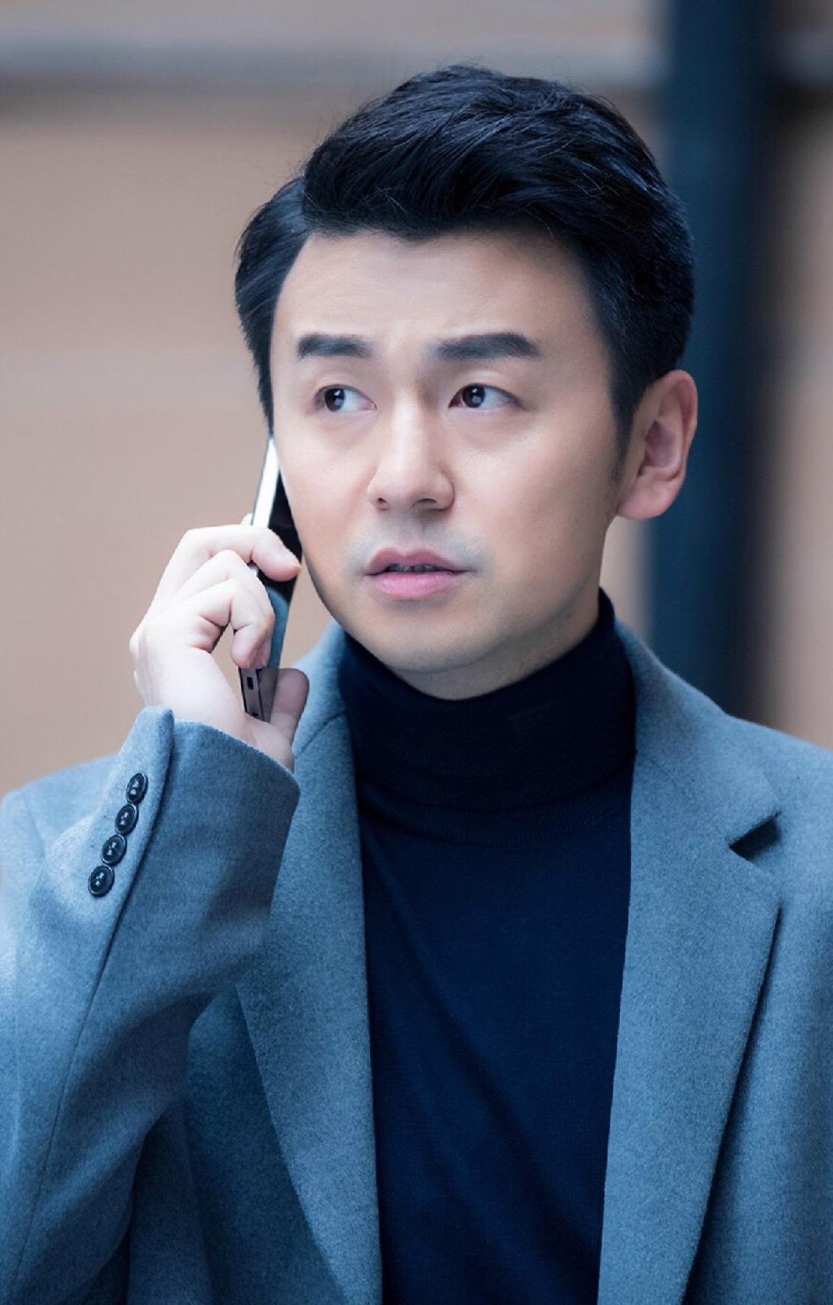 雷佳音获奖感言“接地气”，核心就六个字：不装、不飘、不空。
 
一、真话直说，不