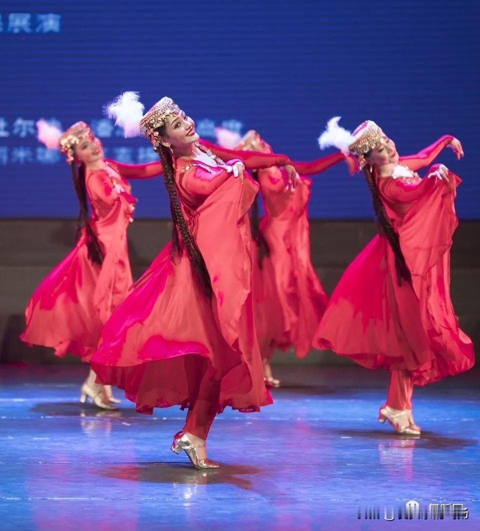 舞者的浪漫与担当
各位朋友，你是否曾为舞台上那曼妙的身姿而动容？那不仅仅是技巧的