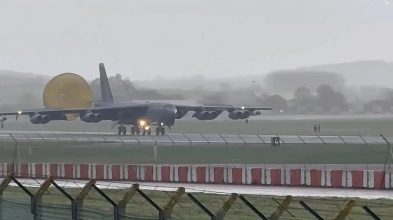 美国又往英国费尔福德皇家空军基地部署战机，6架B-52H战略轰炸机抵达，和12架