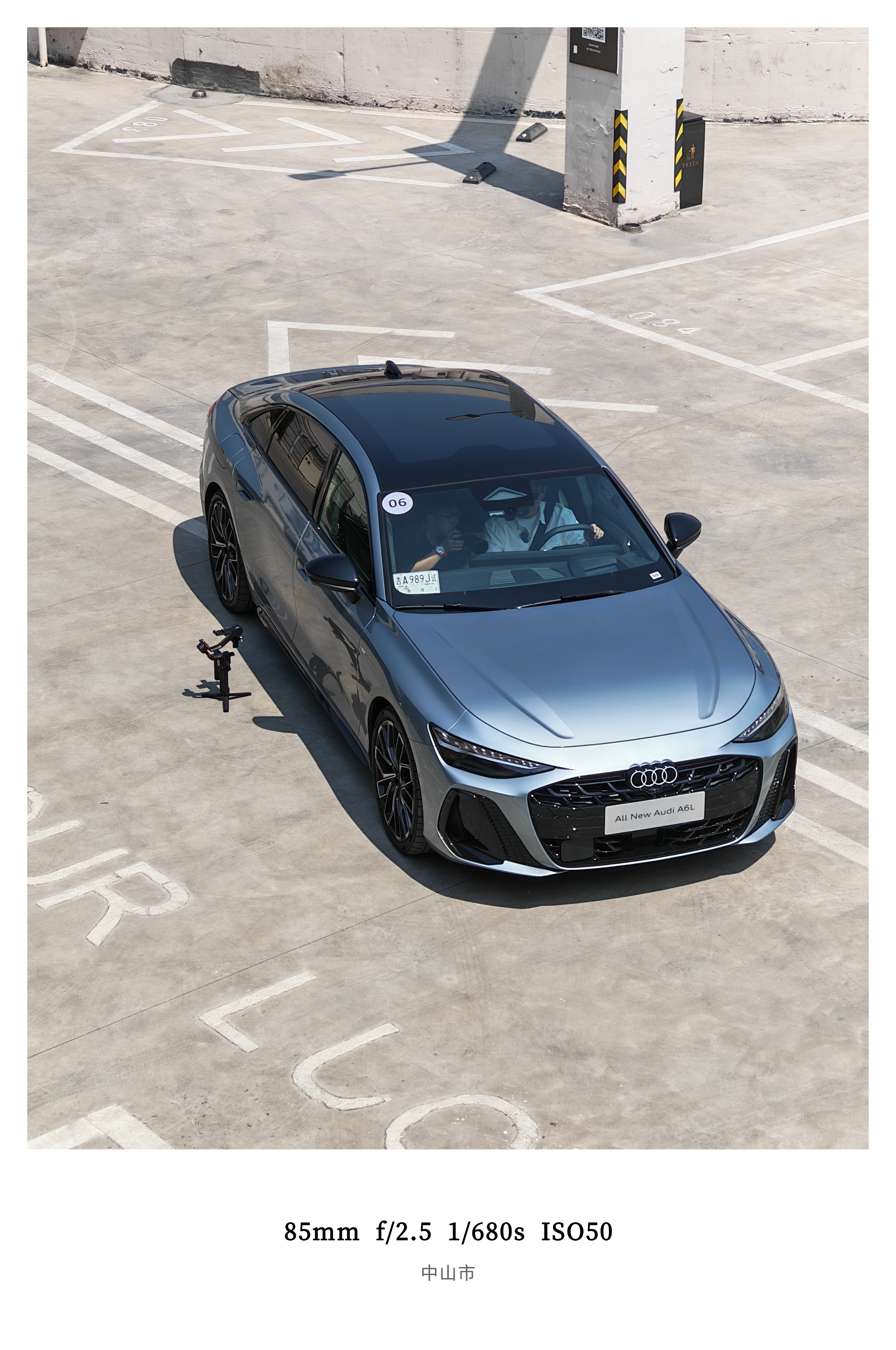 找到一个好看的拍车机位媒体老师们纷纷掏出了手机