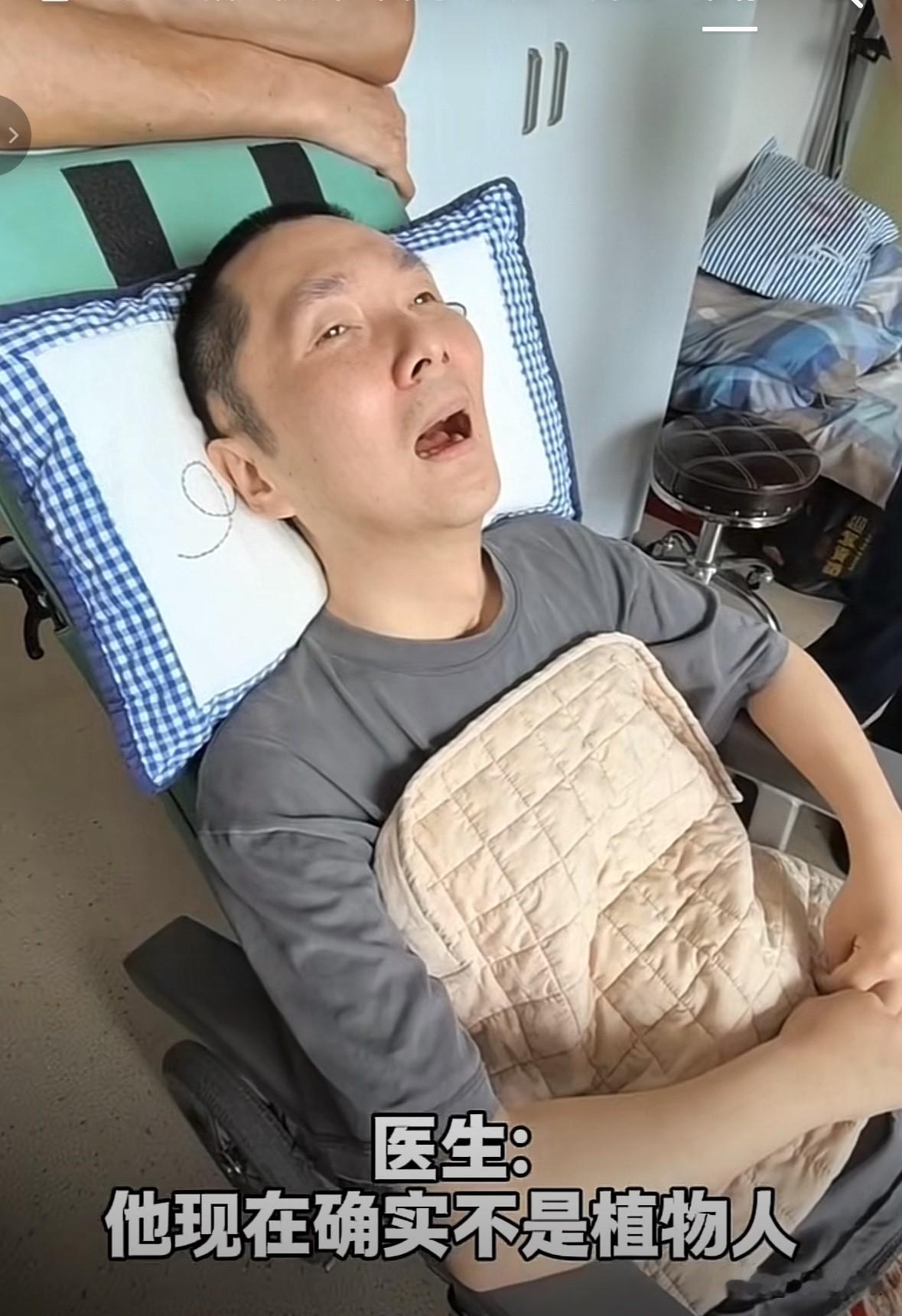 彭亚楼不再是植物人了。

一直关注他们的热心网友朋友帮刘宁约了医院康复科主任，医