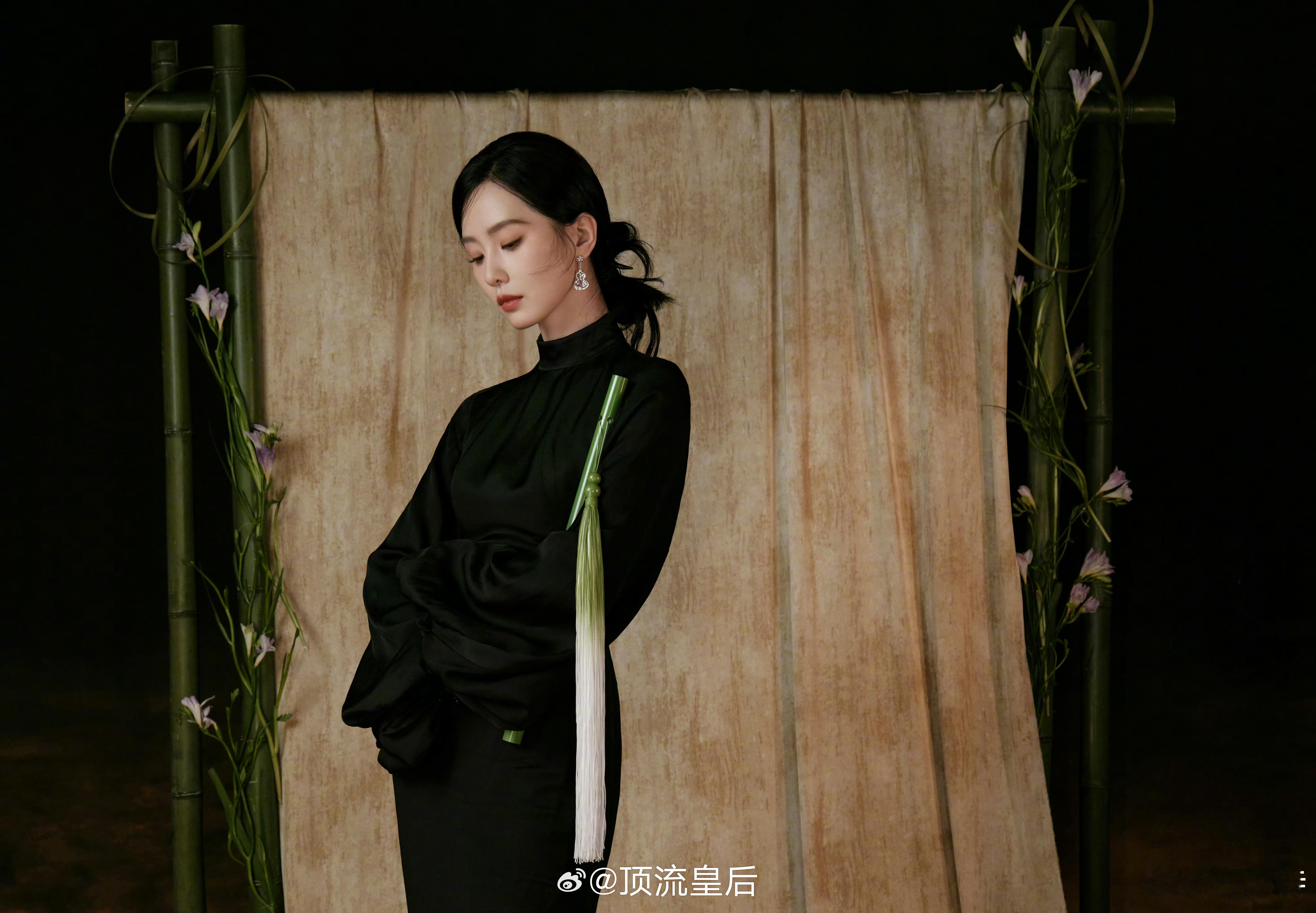 把竹的清雅与坚韧融为一体，刘诗诗真天选淮竹。28号一起来看淮水竹亭呀。[送花花]