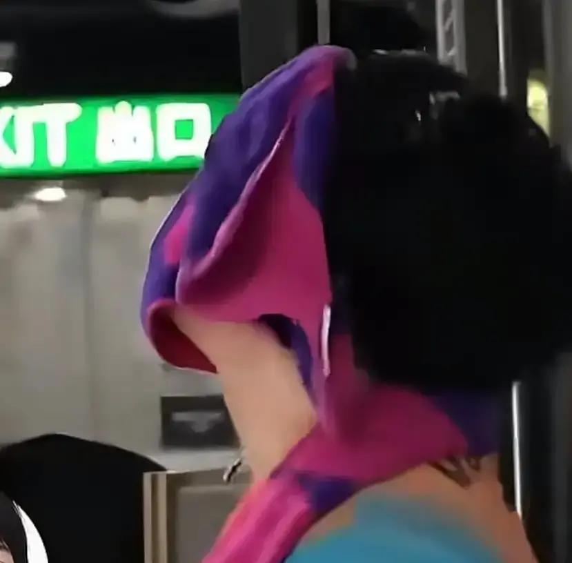 松岛辉空哭了。
 
开局2比0领先王楚钦，他以为稳赢了。结果王楚钦追得飞快，很快