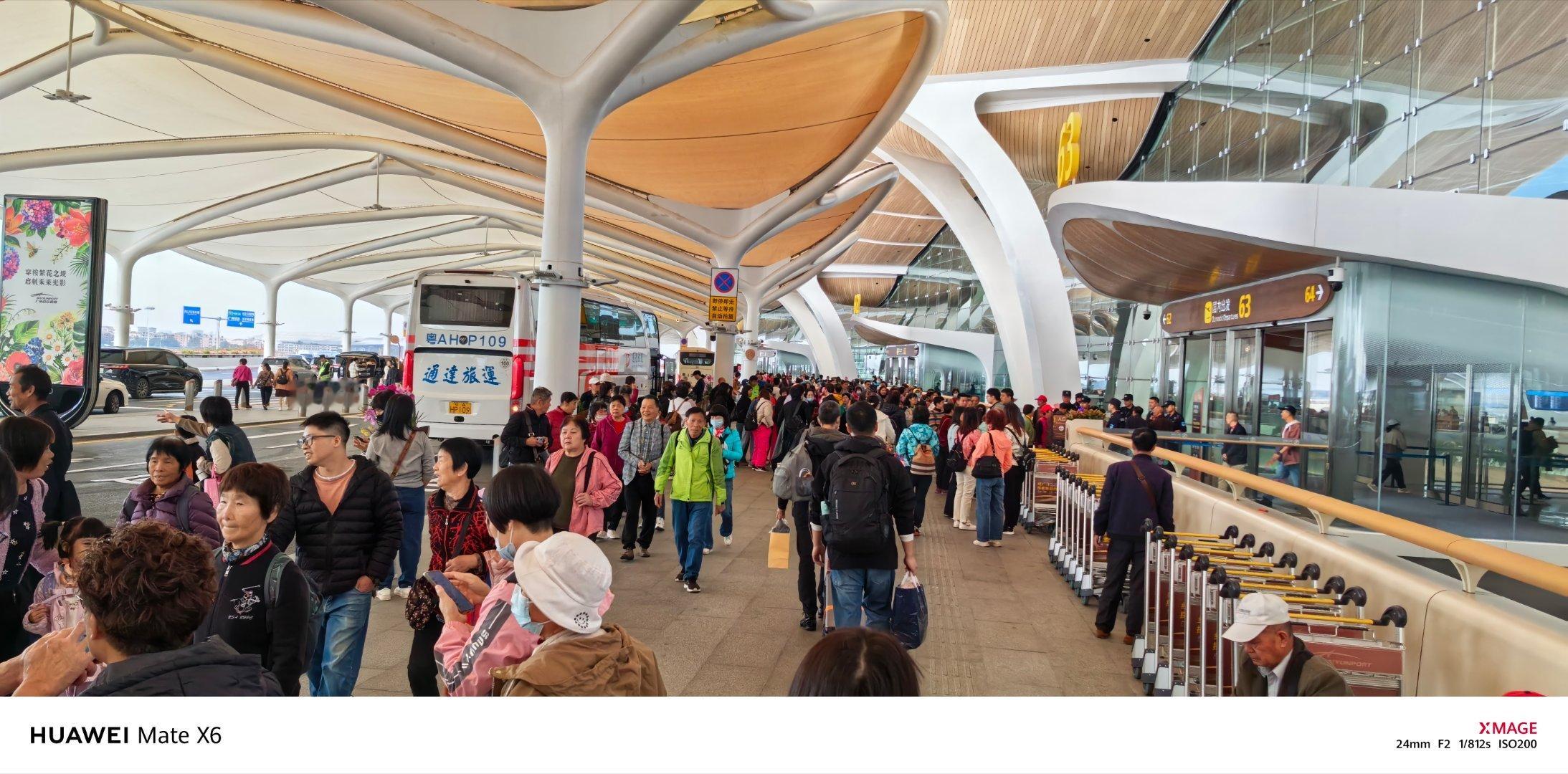 酒醒了遇到一队老年团叽叽喳喳的看到小面的翻译还挺好玩的周末愉快