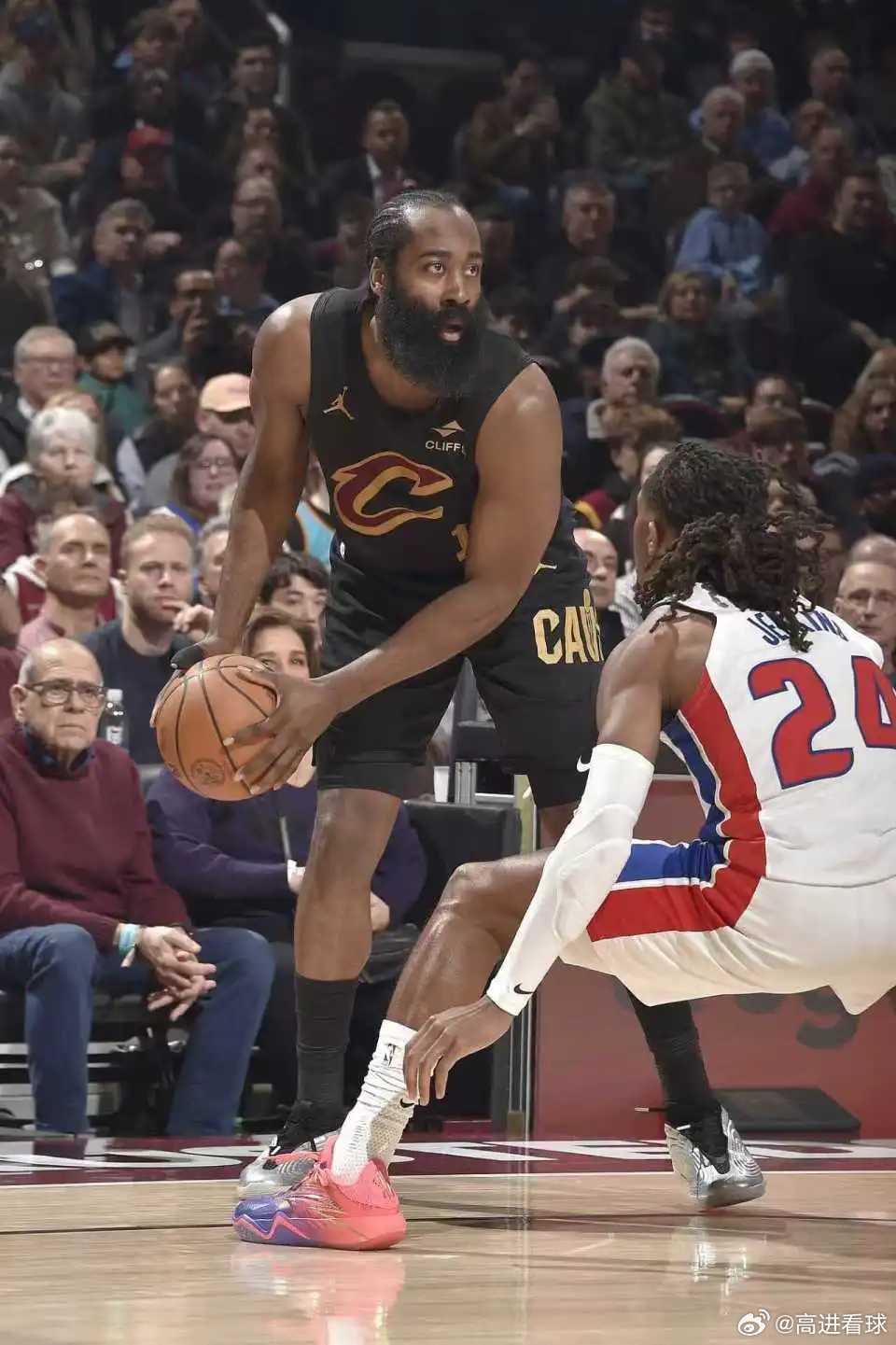 丢联盟第一！哈登18+6+7活塞惜败骑士 阿伦伤退坎宁安16中4北京时间3月4日