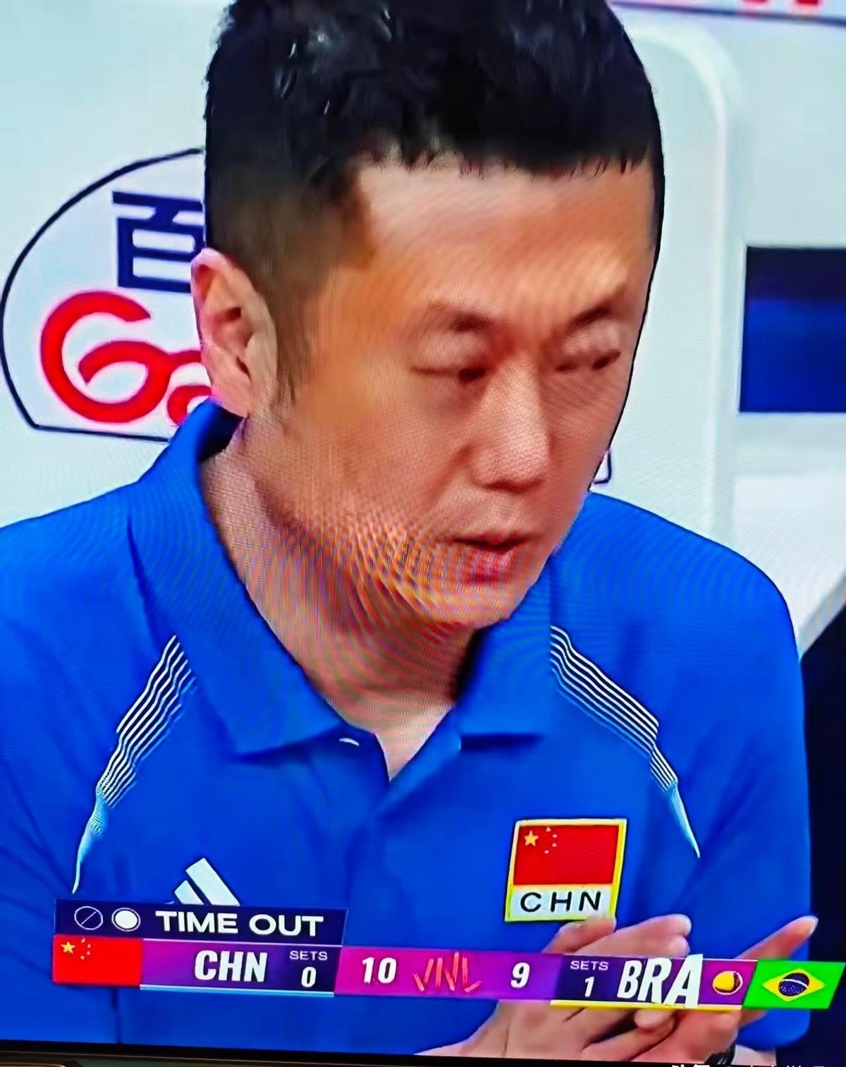 草台班子，15比2，谁留的底牌？
中国女排二队3比0赢了日本，赛前谁也没想到。这