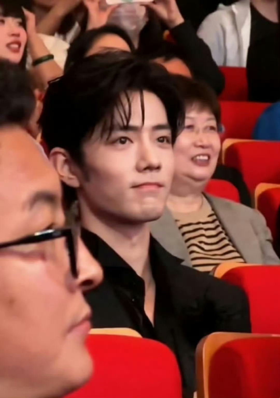 肖战说他身上最引以为傲的是作为演员的感知力，很有共情力的演员肖战肖战大影节红毯直