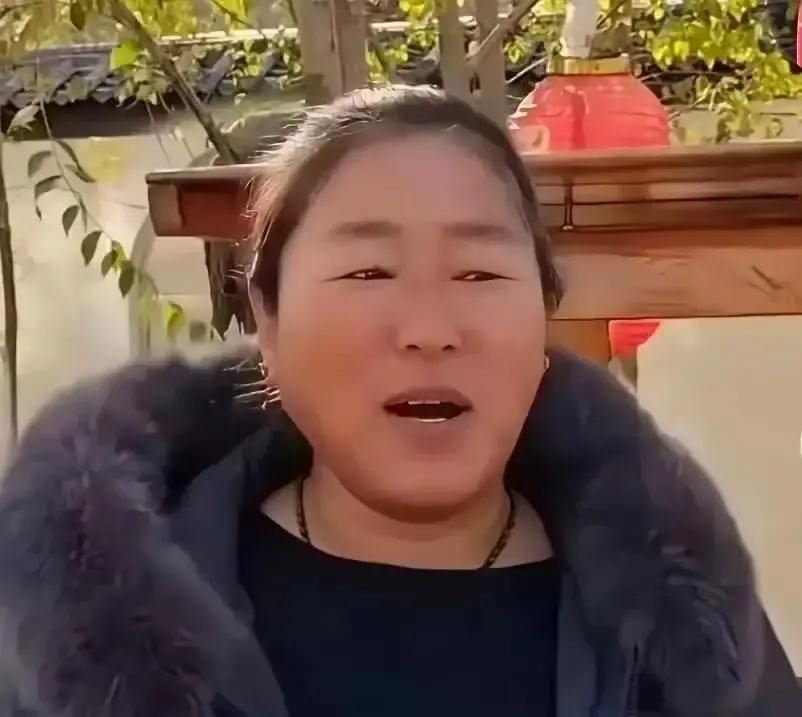 别再信“旺夫”了。朱之文的妻子，当年卖掉长发给他凑路费时，没人说她旺夫。
 
婚