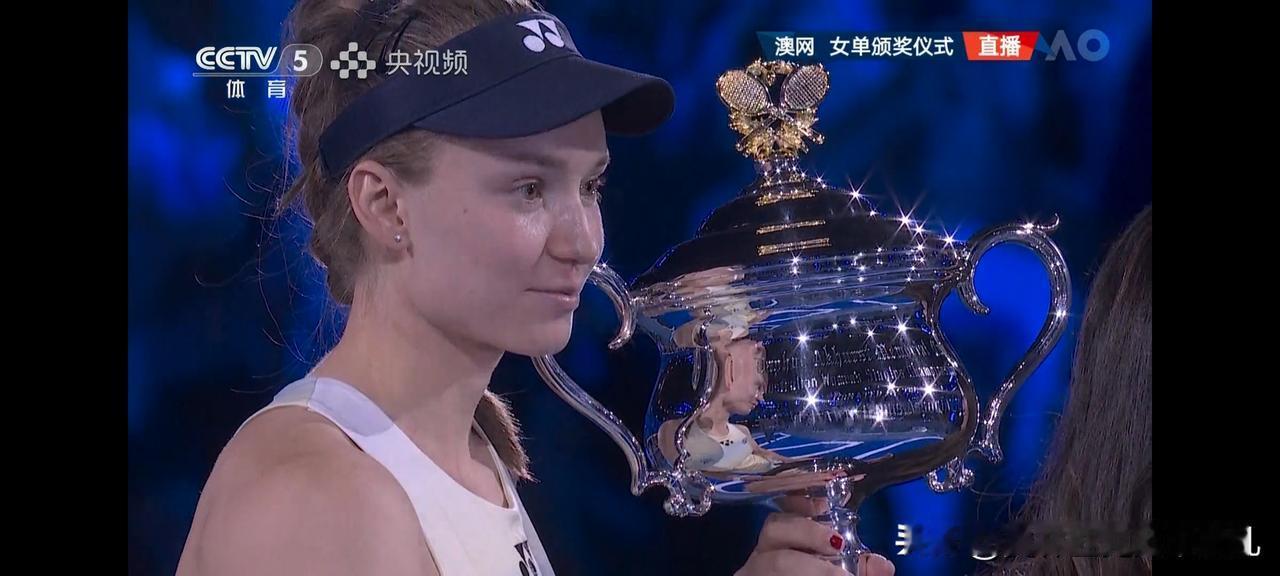 无与伦比的美丽，莱巴金娜澳网摘冠！



绝对实力碾压，在铁塔一般的萨巴伦卡面前