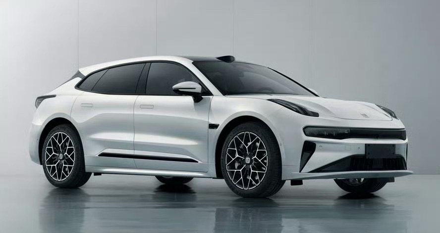 全新的极氪001，今年的改款900V架构，后电机对齐9X，310kW+370kW