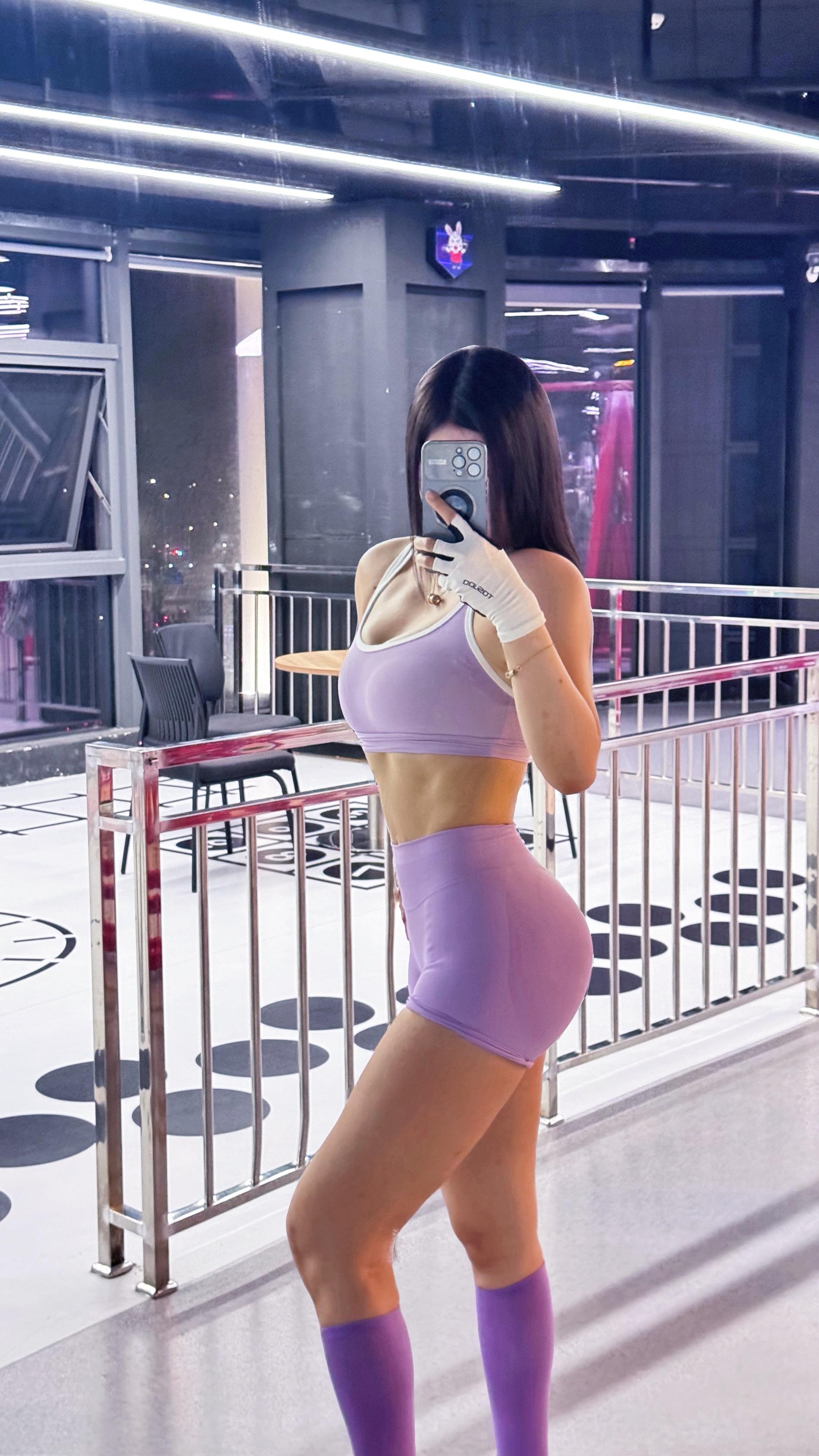 “向上的生命力永远让人着迷”健身穿搭