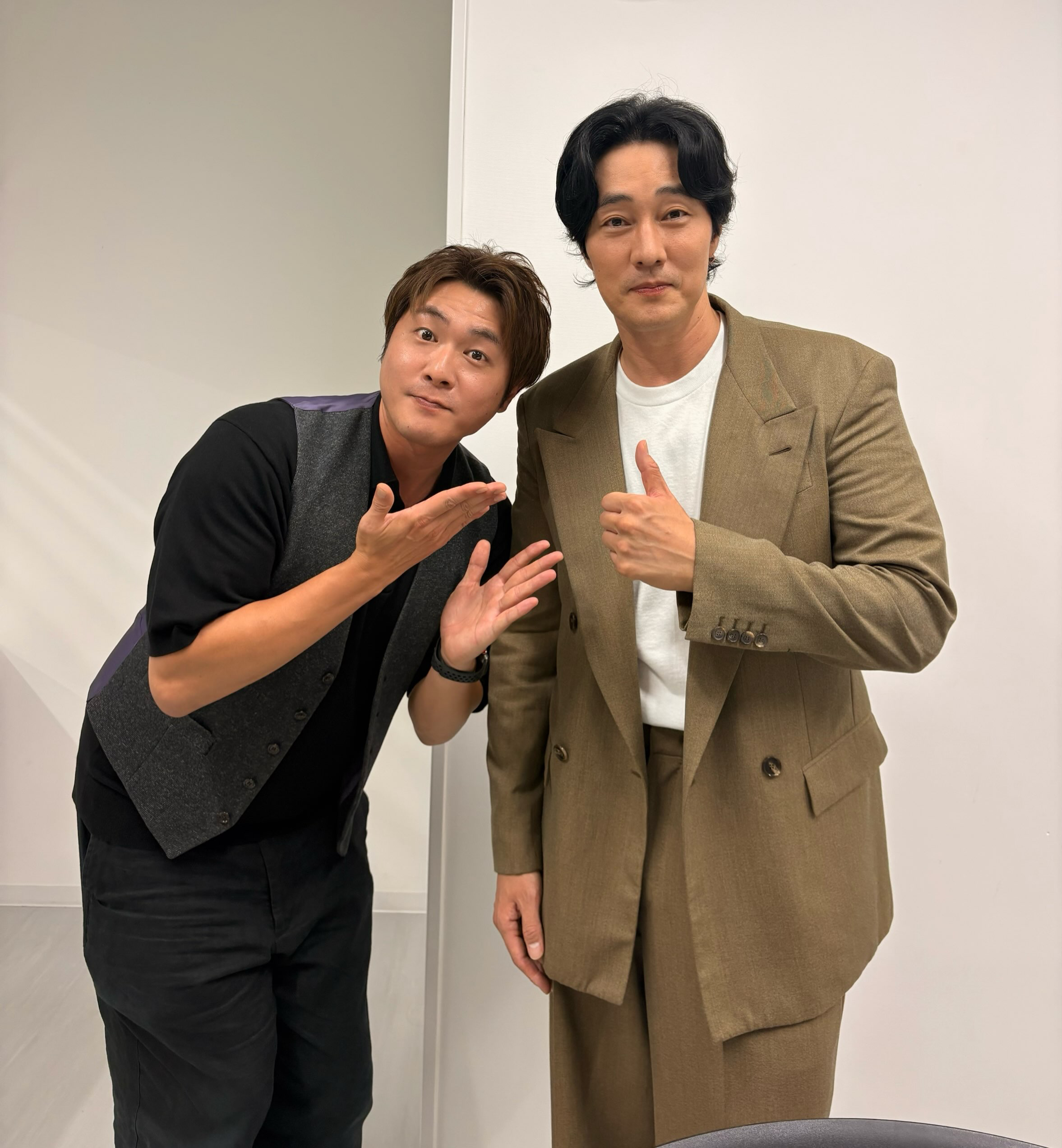 苏志燮 苏演员亚巡日本场今天顺利举行，MC藤原伦己IG更新合照。配文：我担任了“