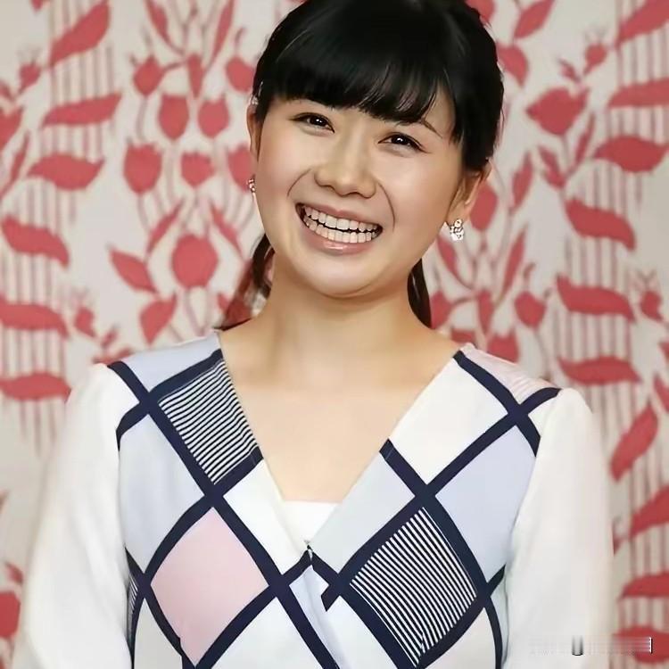 真没想到，福原爱和A先生还真修成正果了，而且三胎都安排上了！

她说当初没想结婚