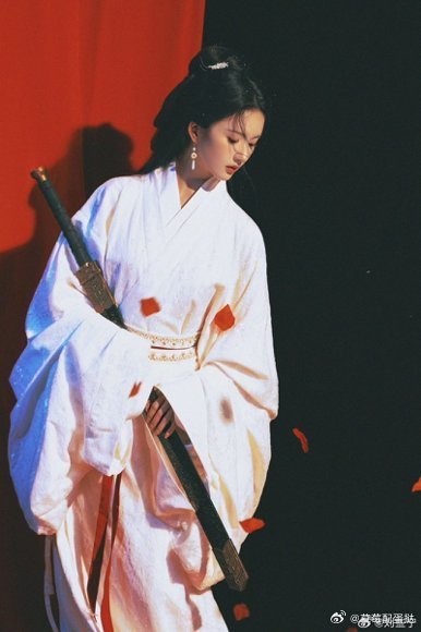 刘些宁选剧本眼光 刘些宁古装角色魅力满分！不管是骄纵反派、和亲公主还是智慧大姐姐