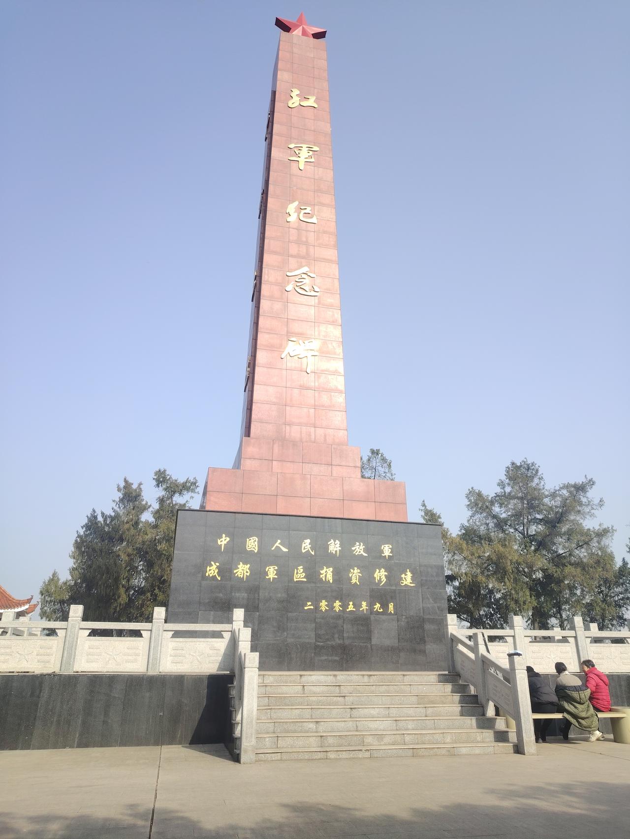 “每次来到这里心情总是沉甸甸的，喝水不忘挖井人。先烈为我们付出了太多太多”。
昨