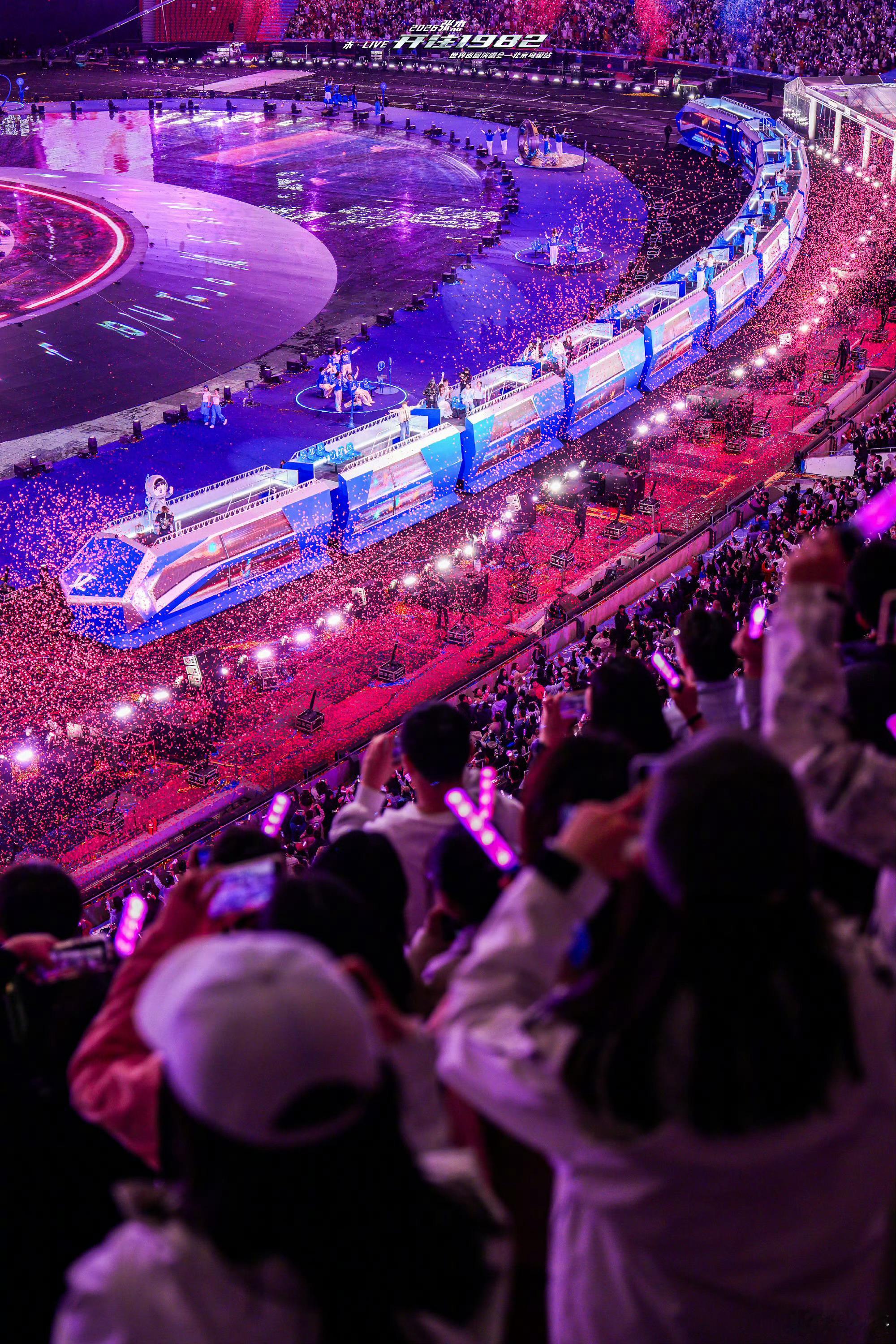 张杰晒粉丝对于演唱会的评论张杰晒粉丝对于演唱会的评论，真的不得不说张杰演唱会磁场