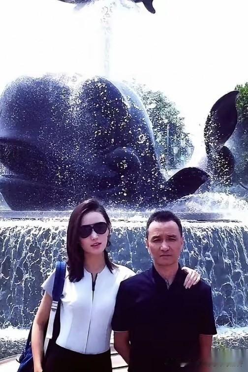 老丈人直播开炮！李亚鹏被骂惨，真相太扎心
 
海哈金喜她爸直播那下可太猛了，对着