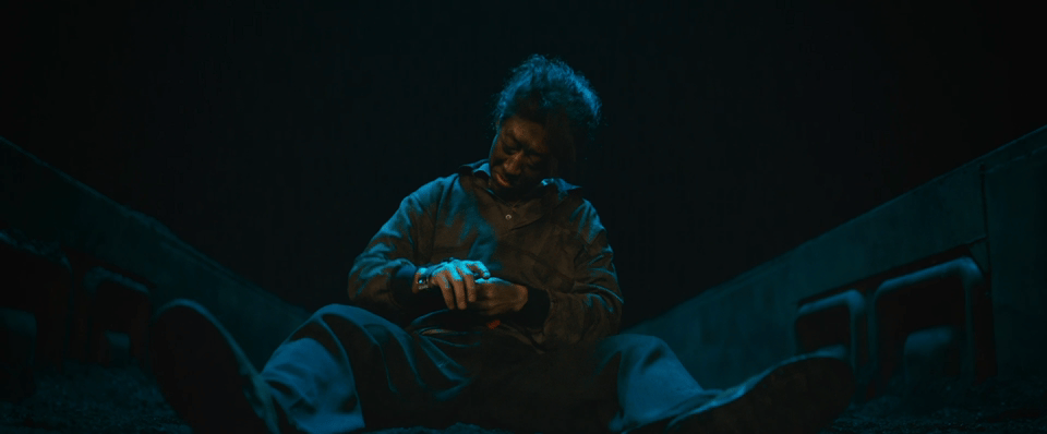 第一次见这么销毁证据的 看完这段我笑出鹅叫！这哪是销毁证据，分明是给对手送破案大