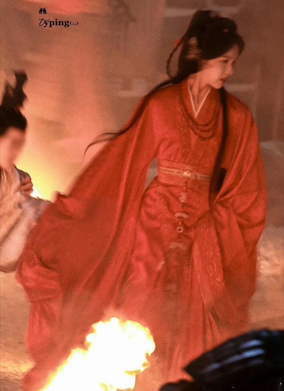 陈都灵 公主夜奔 嘟嘟不愧是天选古人，不刻意端着，仪态万方，这个路透水平可以直接