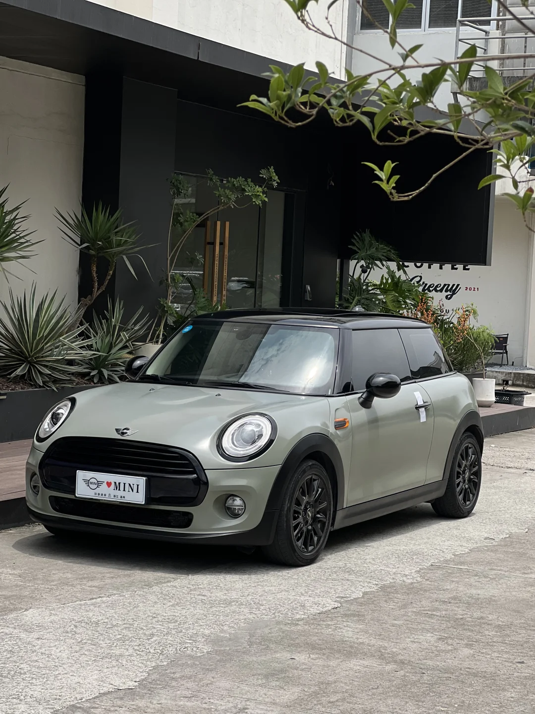 8万多撩走一手车三门minCooper1.5T