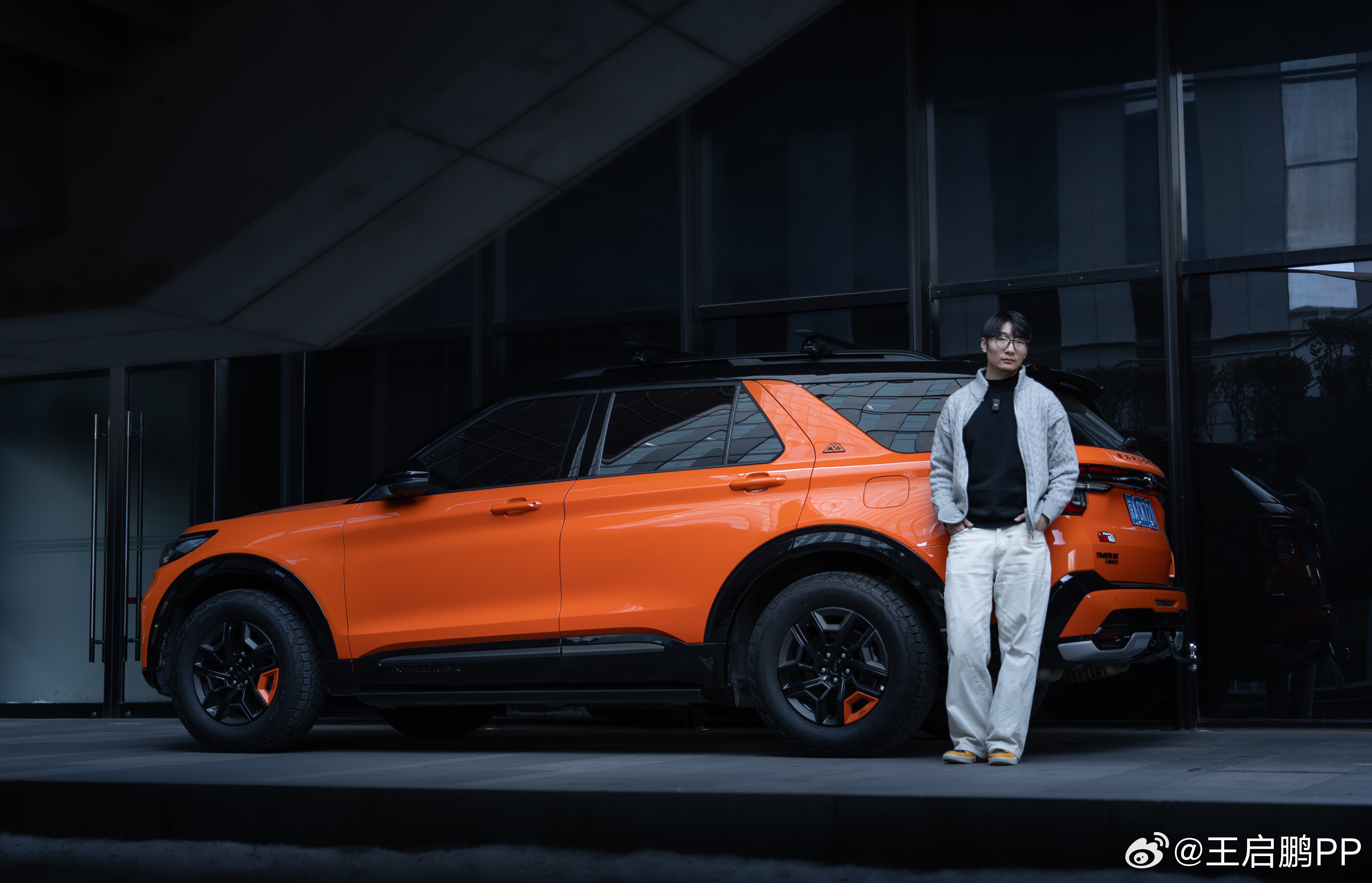 上周开着探险者出去逛了一圈，照片咔咔一通拍。这车油箱加到81L了，虽然是能加92