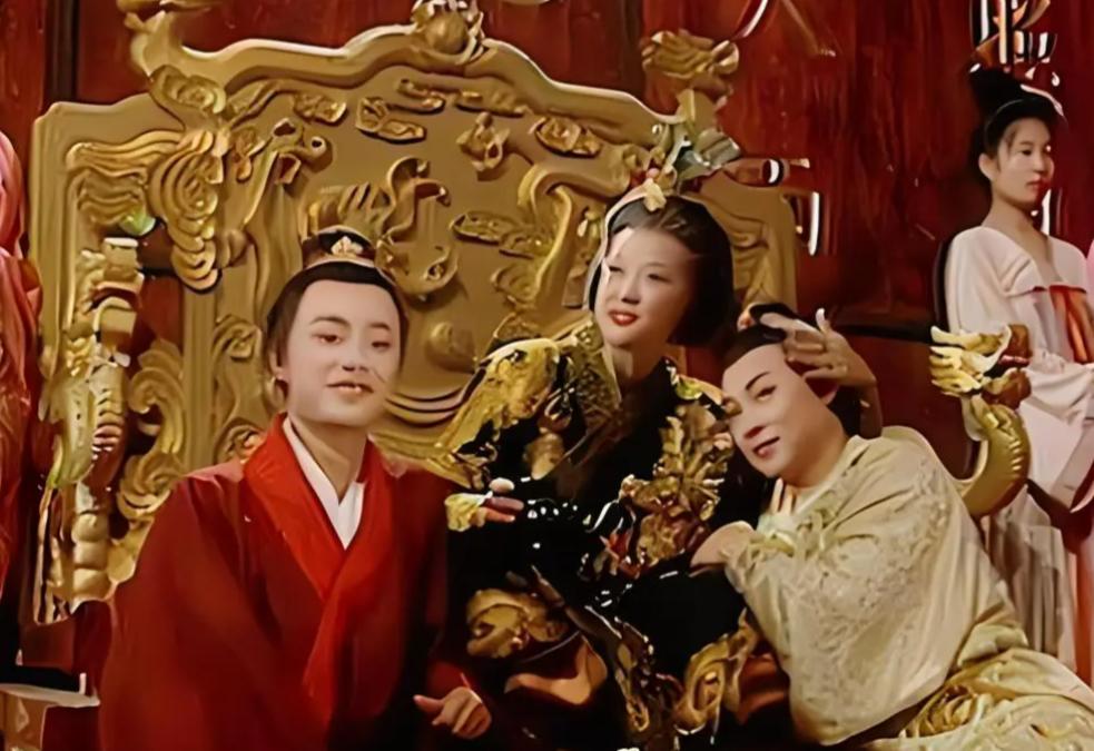 别总以为武则天找男朋友是为了谈恋爱，
要是这么想格局可就太小了！
你真把咱们历史