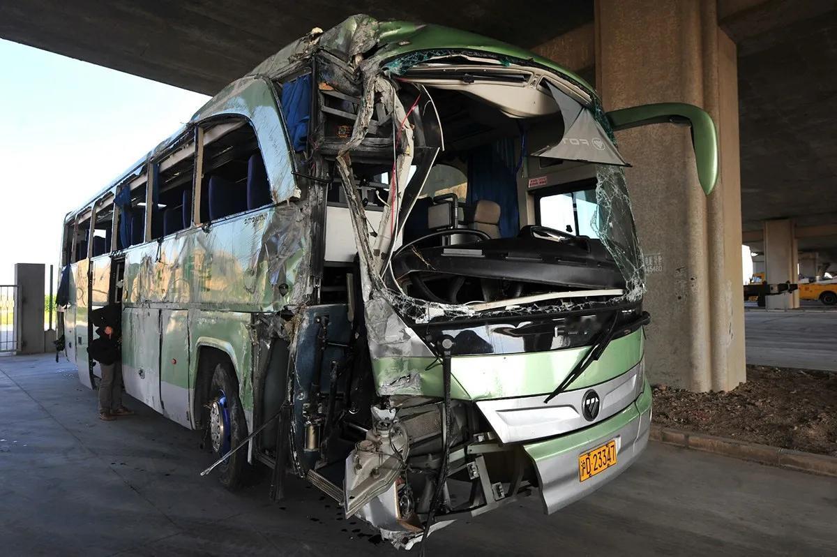 广西桂林龙胜各族自治县出了一起大型客车侧翻事故，还造成了人员伤亡，下面给大家梳理