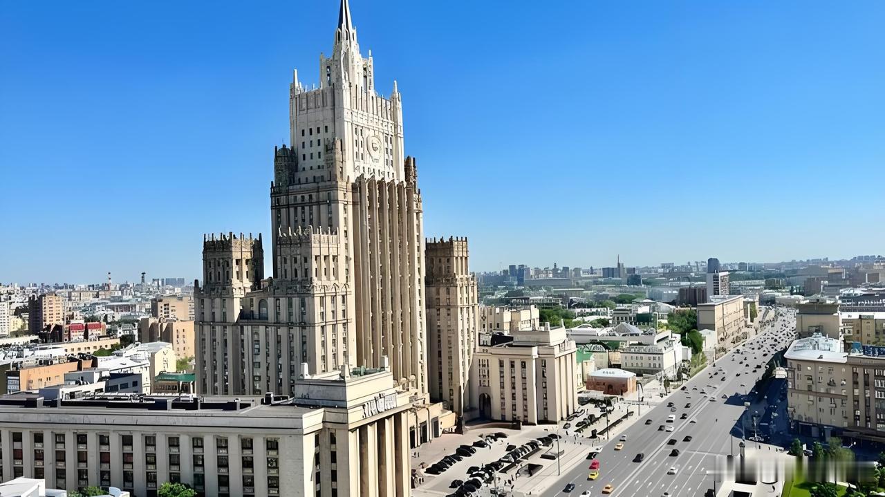 俄欧发声回应委局势：俄促美澄清马杜罗情况
 
美军突袭委内瑞拉后，俄罗斯外交部谴