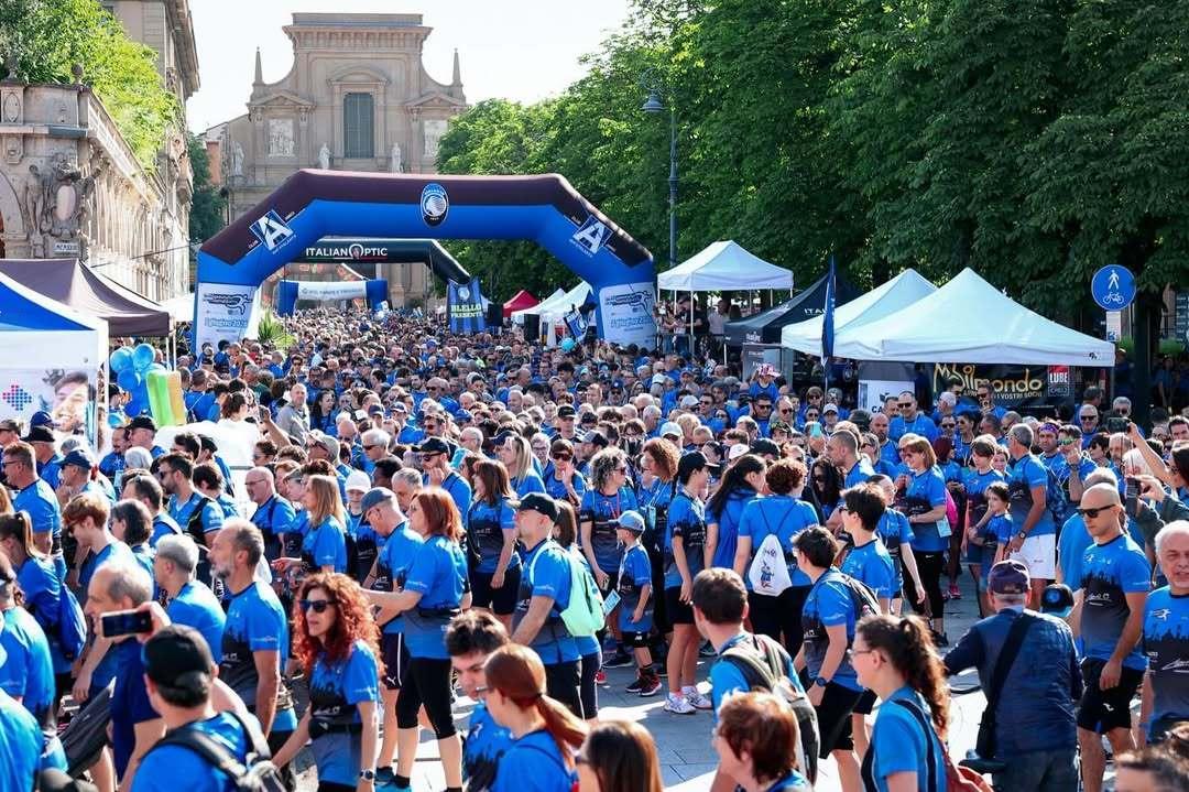 🏃♂️🏃♀️参与人数超过12000人，用脚步为亚特兰大助威👏今年度的蓝黑健