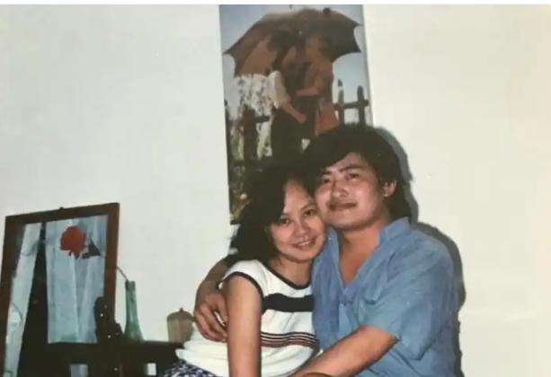 1987年，刘欢对主持人卢璐一见钟情，认识9天便决定结婚。岂料去登记时，工作人员