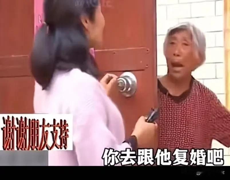 大爷毒打妻子离婚23年，岁月如同一把无情的刀，把曾经的甜蜜割得支离破碎。那场家庭