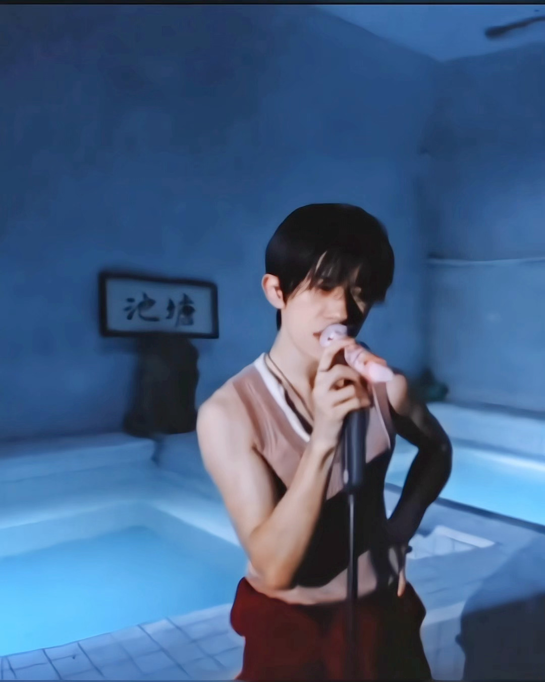 易烊千玺立麦的神 🌹 