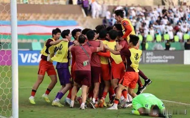 痛失百万巨奖，越南U23球员悲恸跪地

U23亚洲杯决赛，越南队与冠军擦肩而过，