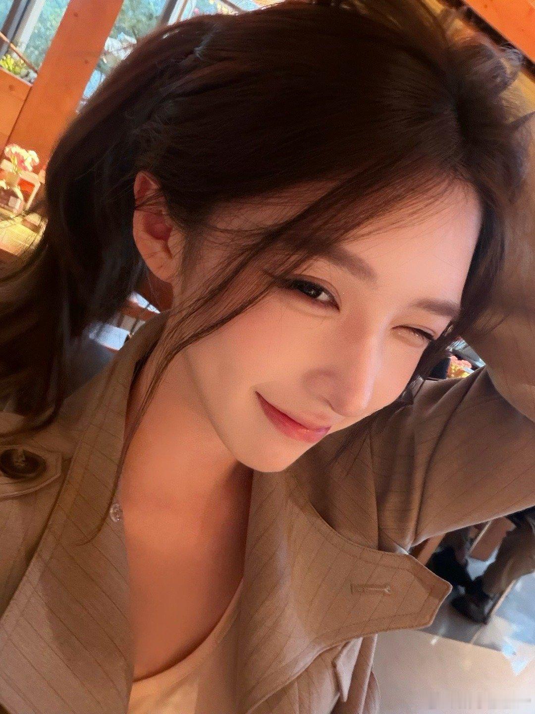 每天上课上的微微死..（是真的..本人很少说不好的词 但是这次是真的..不然我才