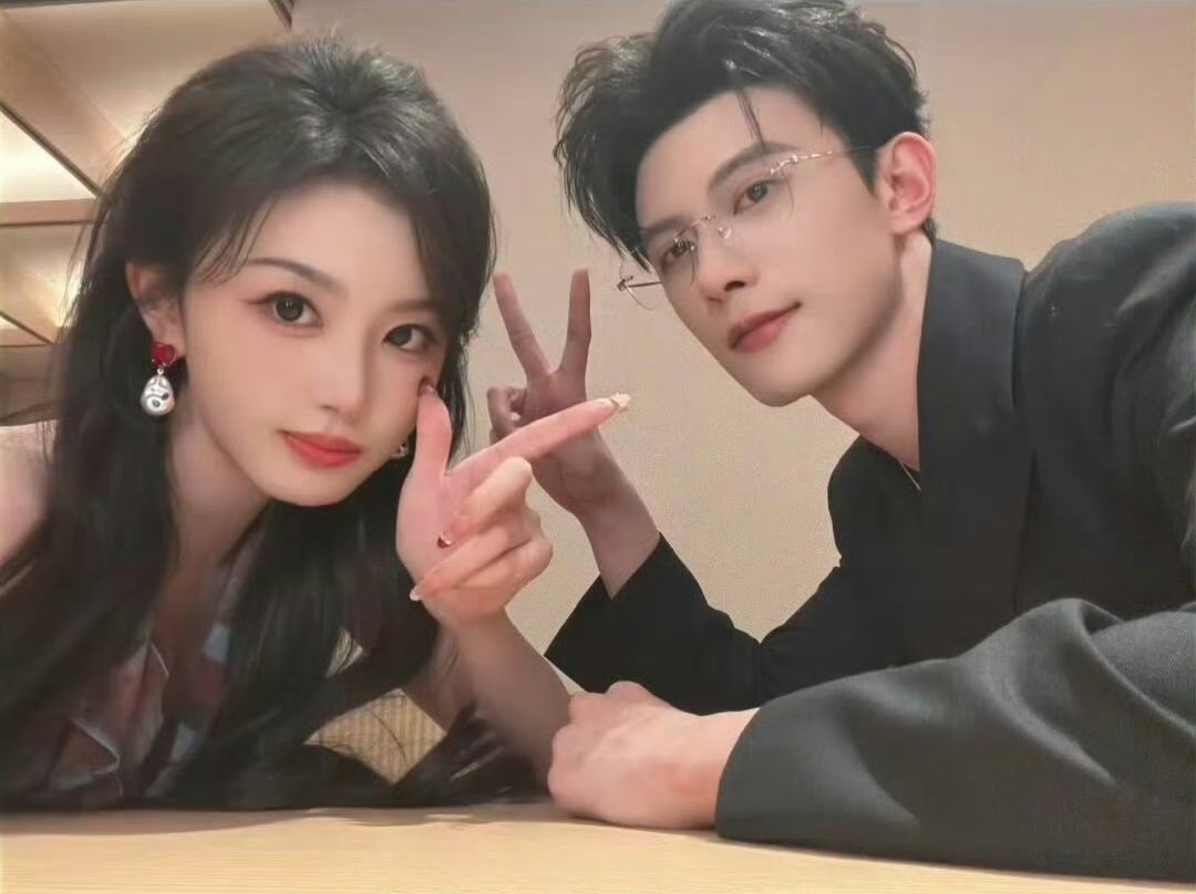 邓凯又在孔雀凯屏这个邓凯你超爱！！就喜欢主动孔雀开屏的！！都给我磕！！ 