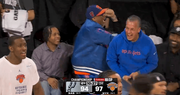 克拉克森连中2记三分，尼克斯末节开局打出8-0反超马刺3分