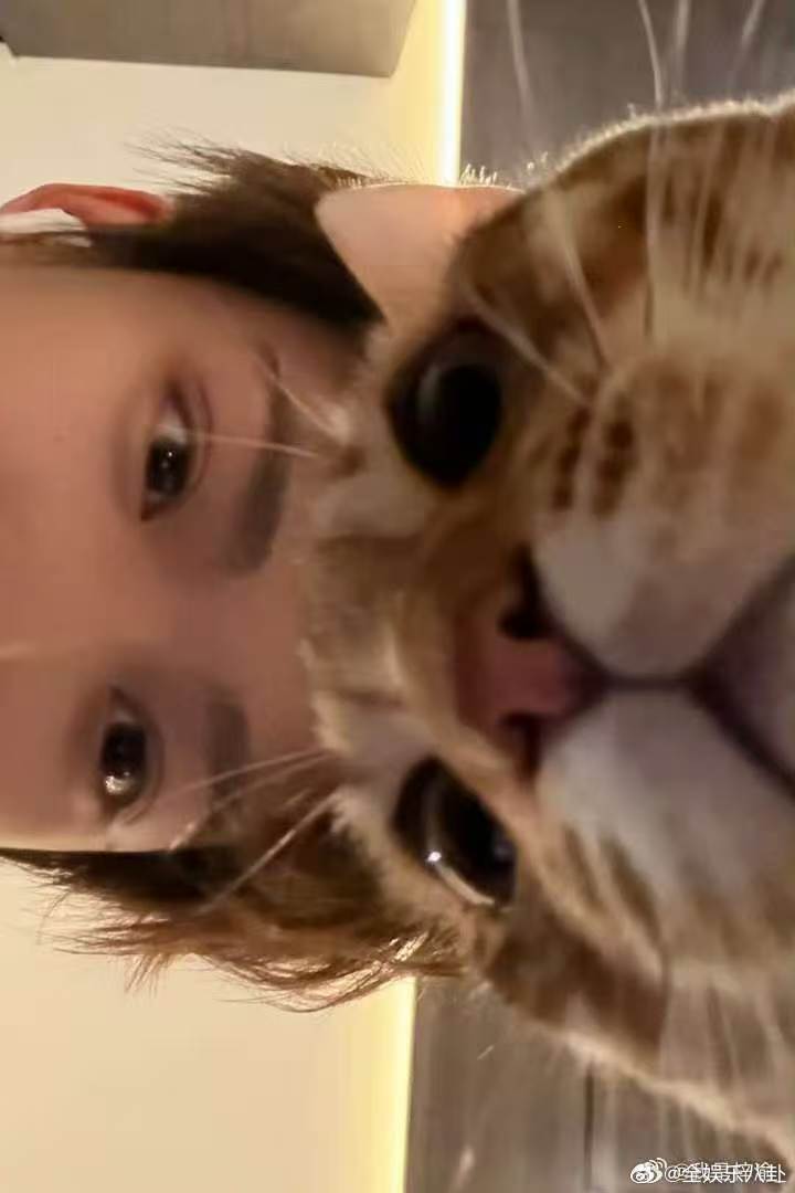 梓渝大鱼小十一自拍梓渝和大鱼小十一自拍合照 梓渝和大鱼小十一这个自拍咋这么萌！！