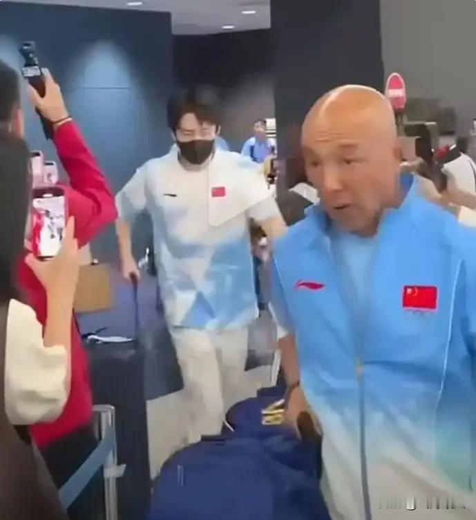 本届日本名古屋亚运会乱套了！还未正式开赛，场外博弈、后勤乱象就已经彻底抢镜。
