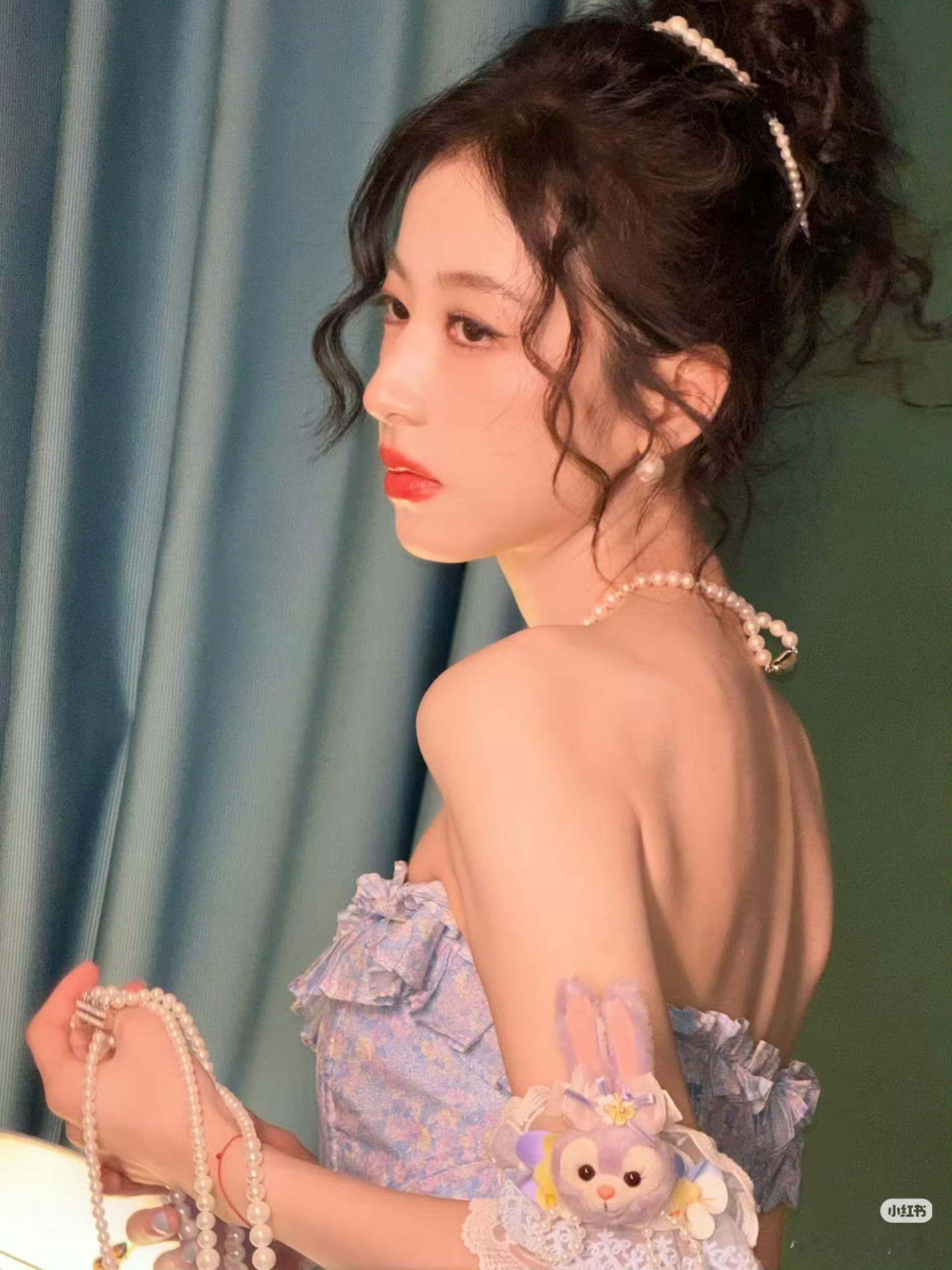 被周雨彤公主造型美到了看的出来她是公主👸
