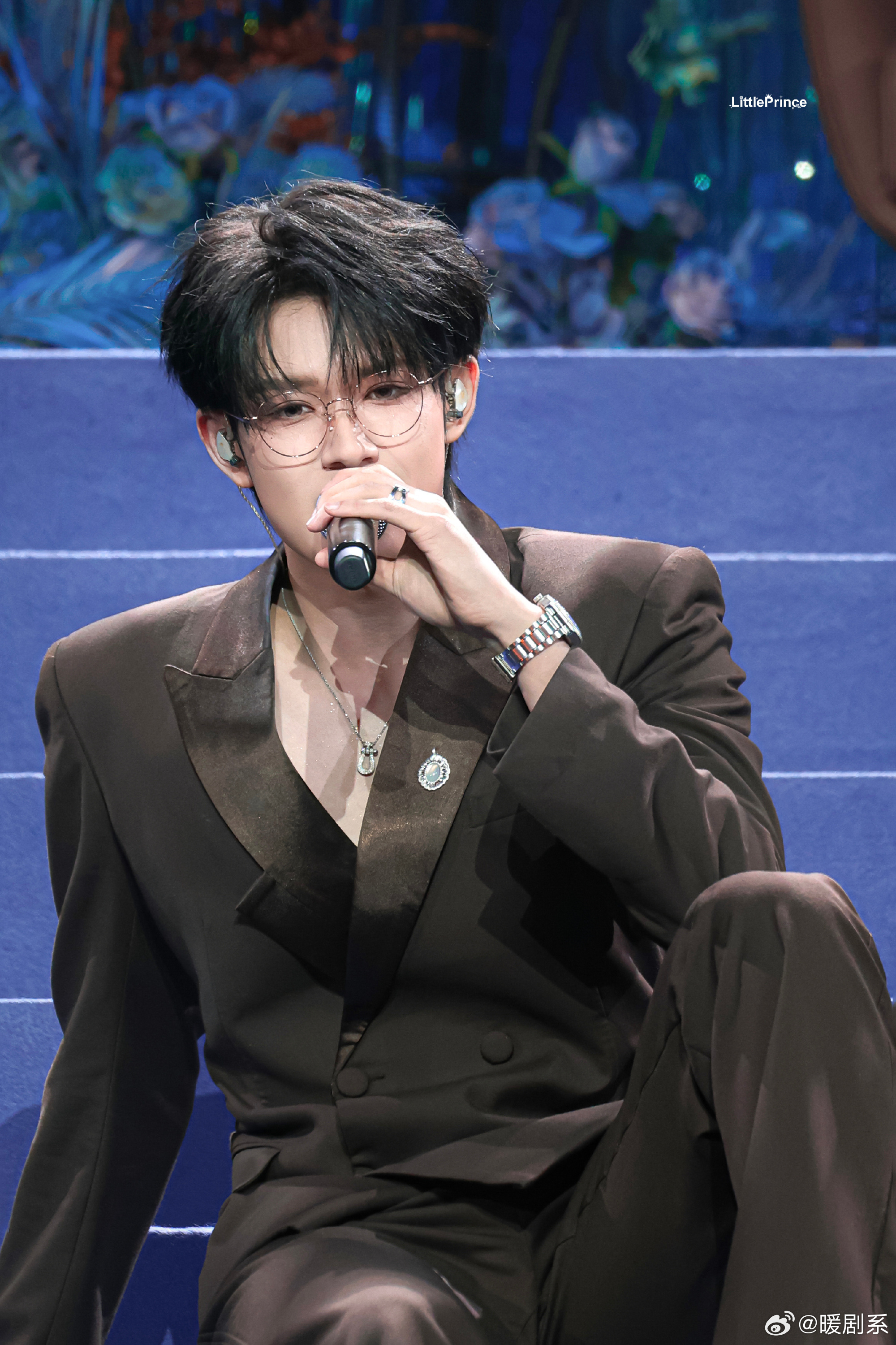 张极生日会首唱原创单曲 从词曲到舞台全是他自己，张极用原创作品证明了自己不只是偶