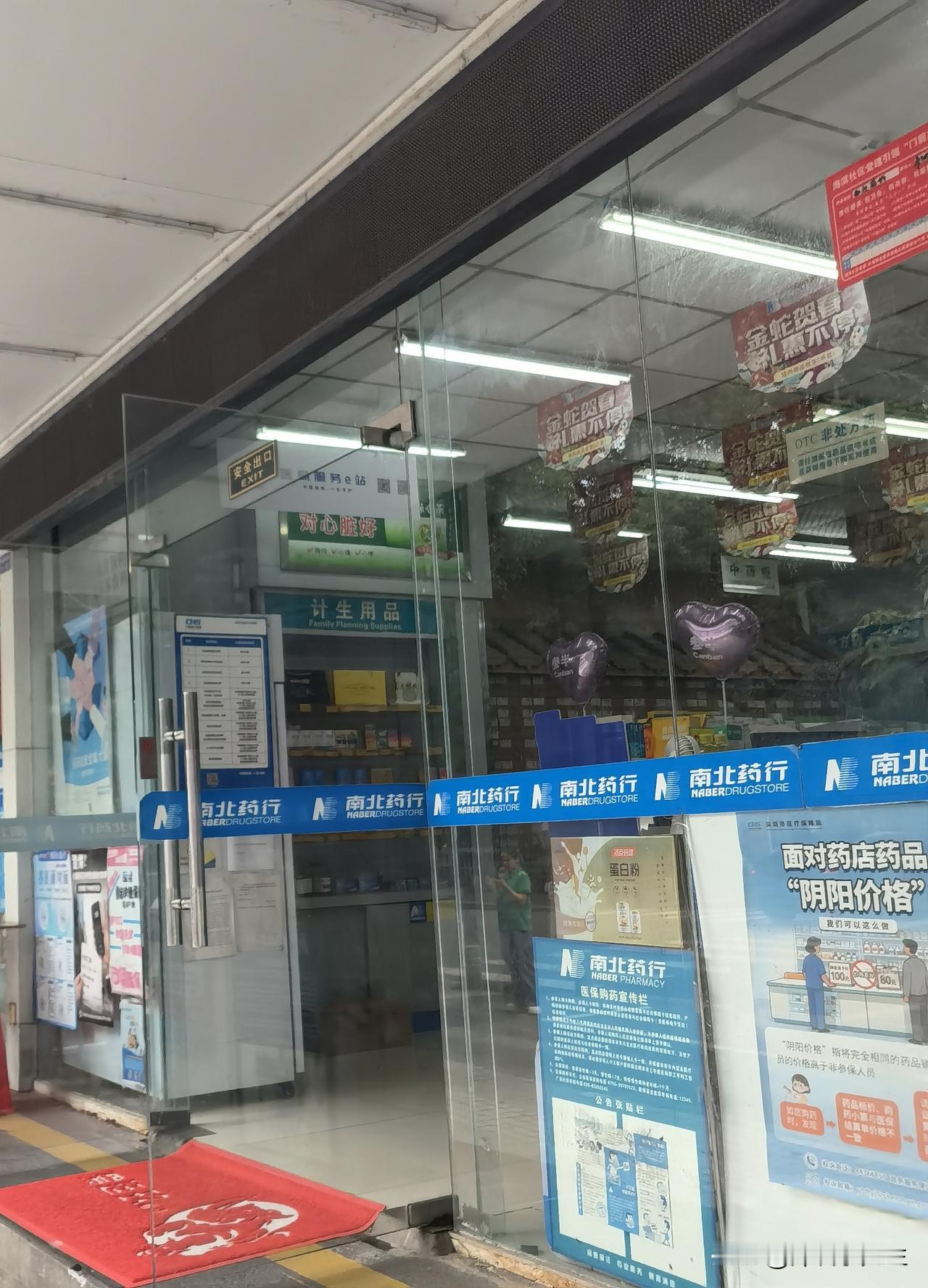 身边越来越多老外专程来中国看病，深圳就有家长带外国朋友看牙医，技术好、效率高、价