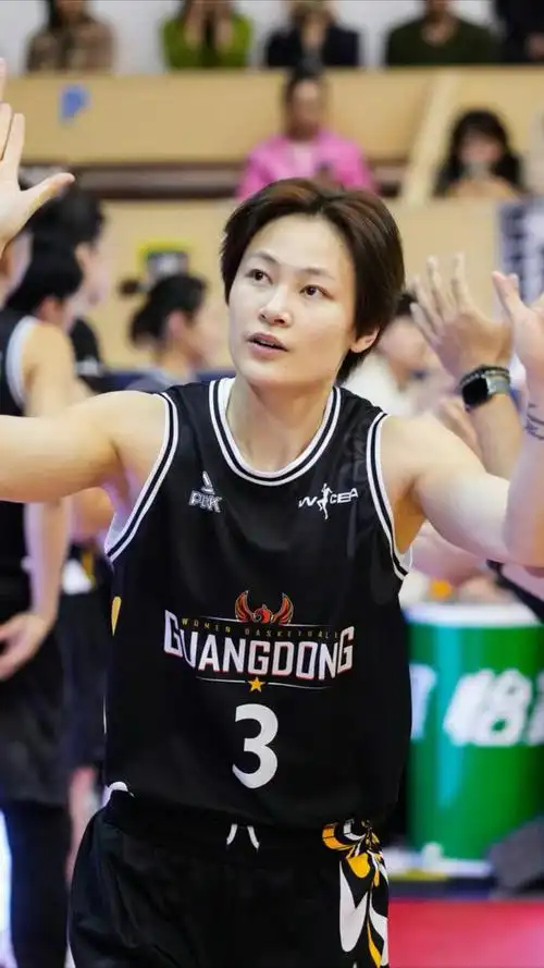 杨力维打停韩国队3次 中国女篮后卫杨力维在本届亚洲杯对阵韩国的比赛中表现抢眼，连
