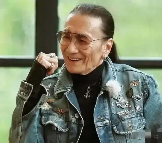 四哥走了，突然发现一件事：每个年代的人，认识谢贤的方式都不一样。
爷爷奶奶辈说起