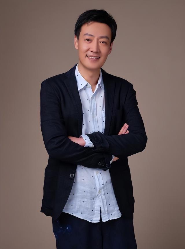辛柏青说，我和媛媛结婚后就和老丈人丈母娘住在一起，现在和丈母娘同住的年轻人有几个