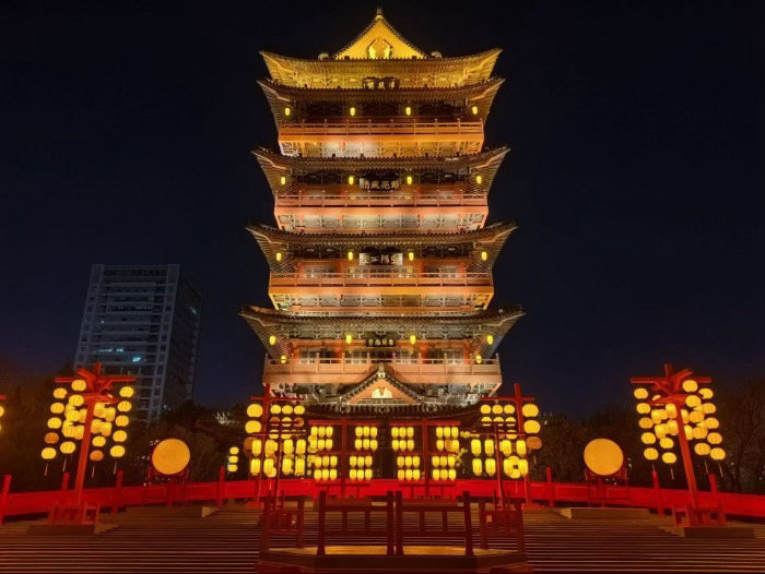 【#春日之约共逐新潮# | 千年包公园“潮”起来，剧本游、全息剧场“圈粉”年轻人
