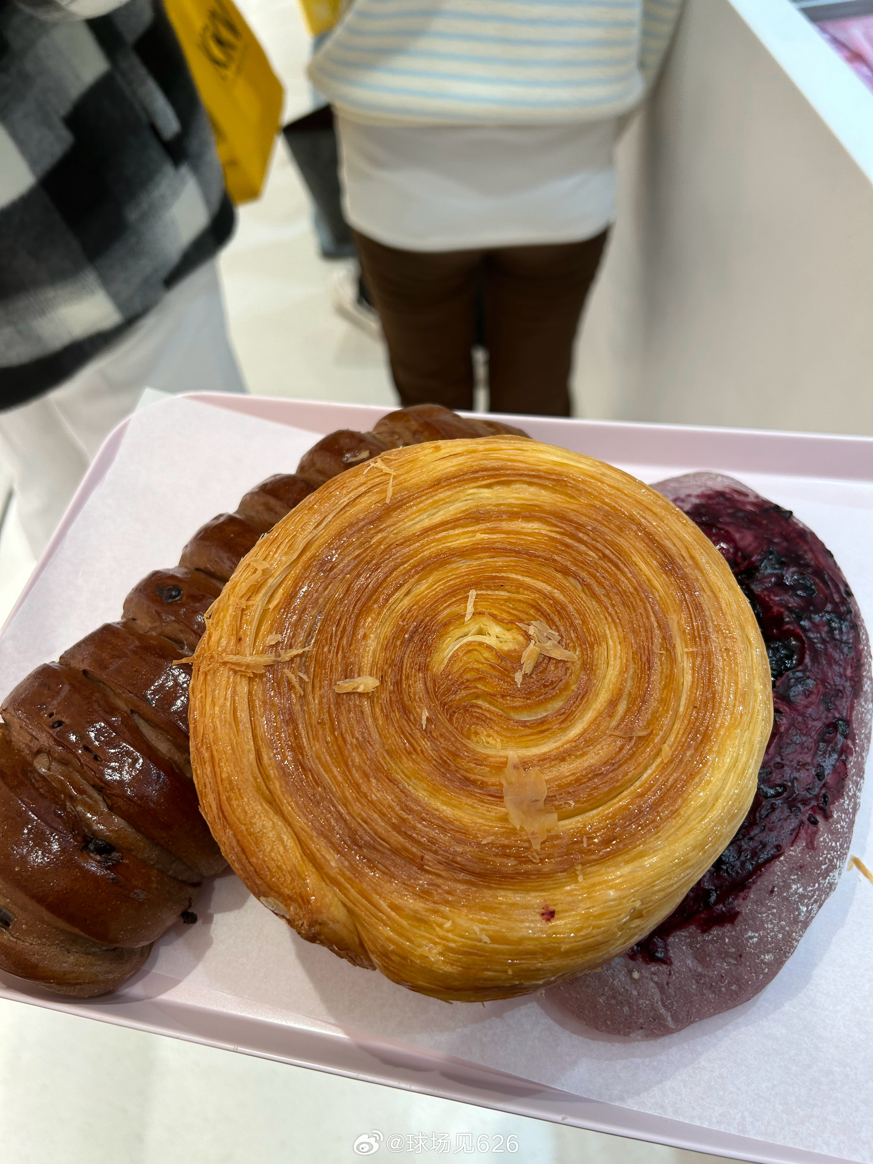 三个面包76大洋，还jb难吃 