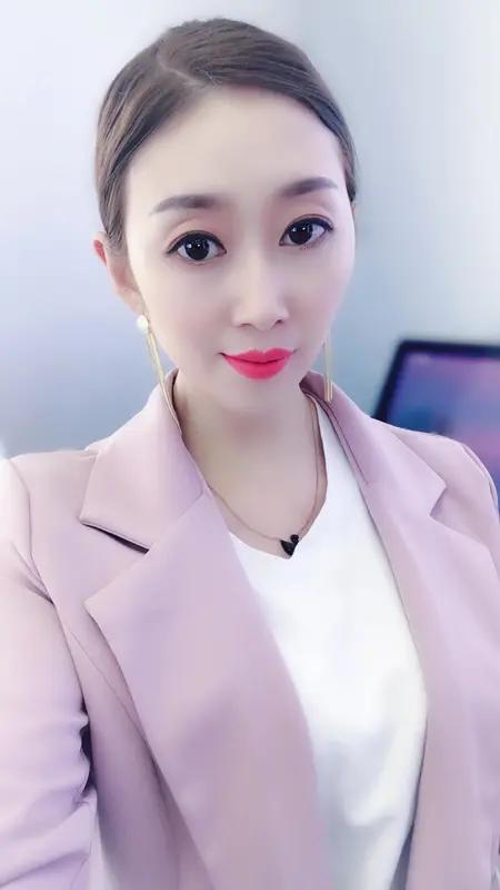 北京王先生为看直播真是下血本，累计充值打赏 460 万给超 1000 名主播，其