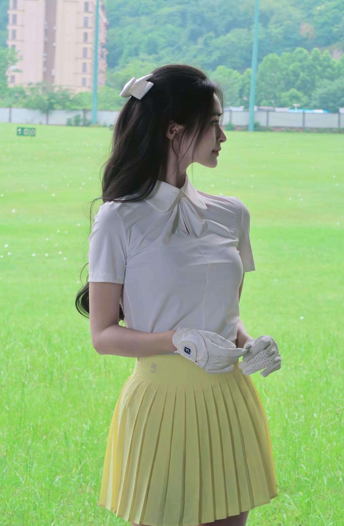 清新高尔夫少女，阳光下的优雅与活力